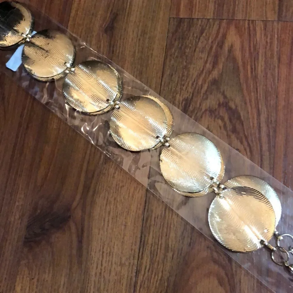 NWT Gold disc chain belt. Size small